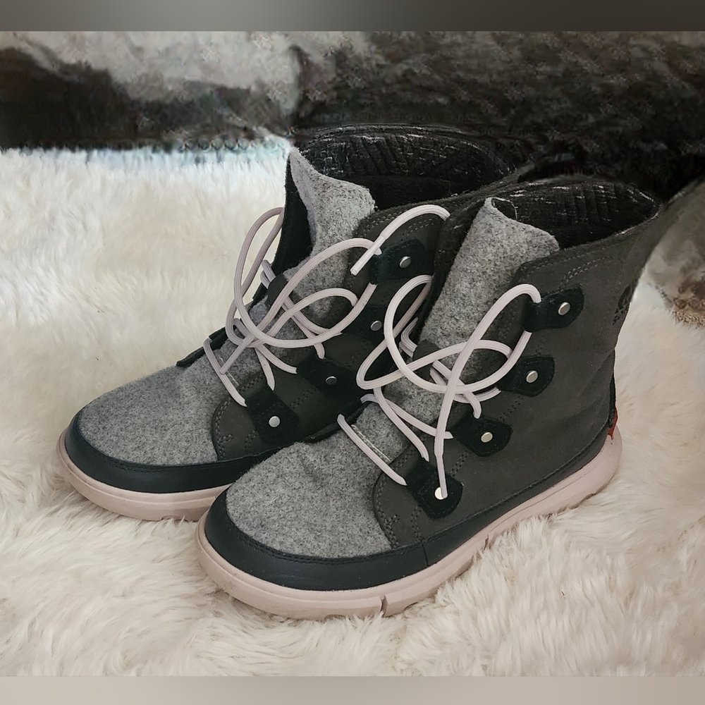Sorel Explorer Joan Felt women's  boots size 9